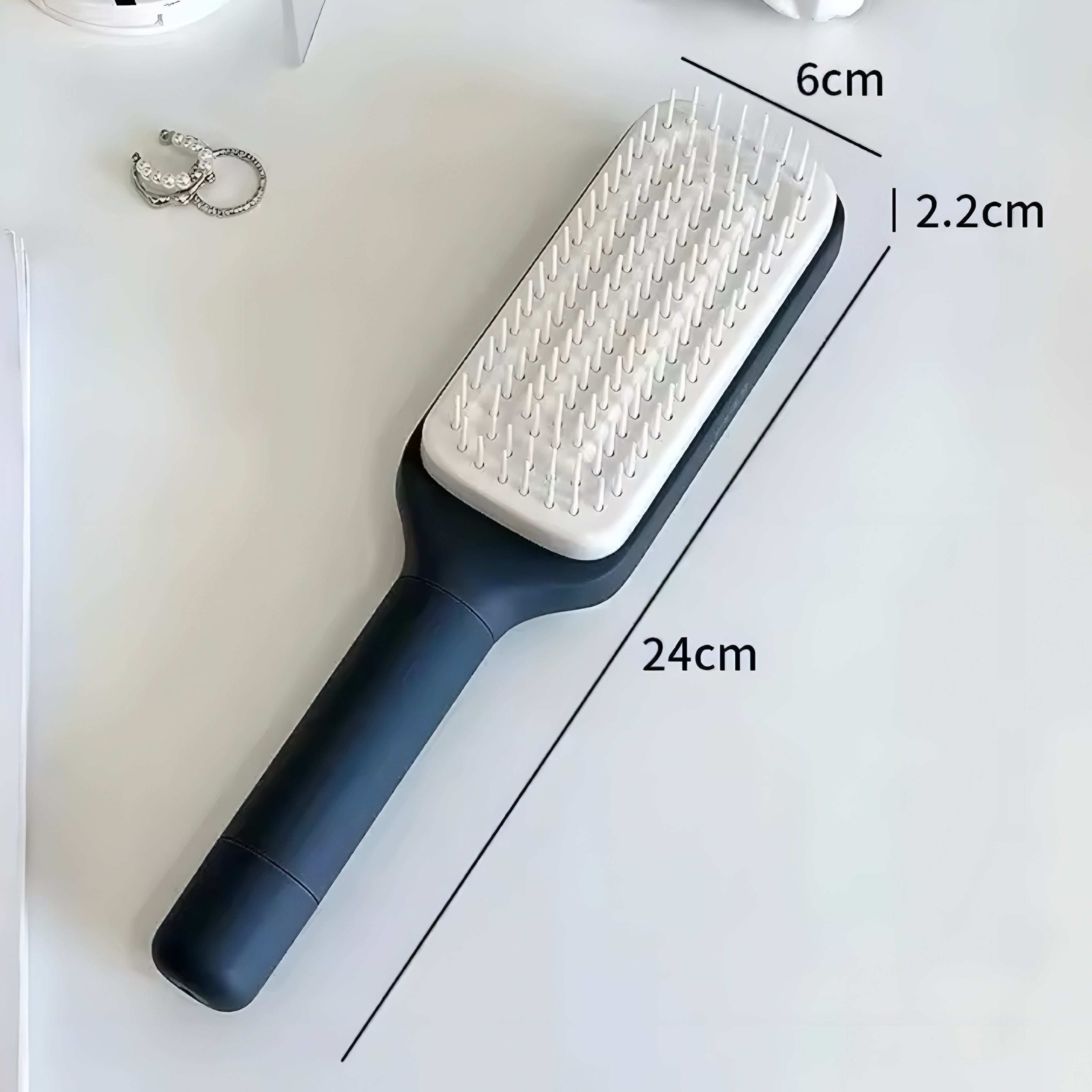Selbstreinigende Rotationshaarbürste mit Liftkamm